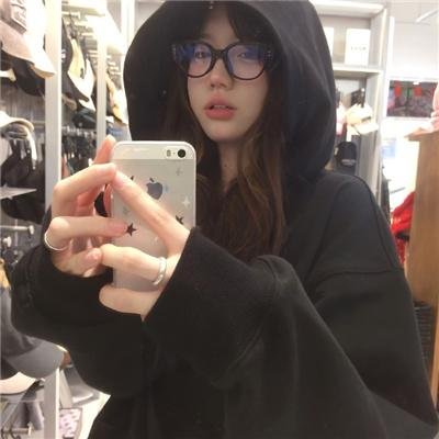 储物柜女孩